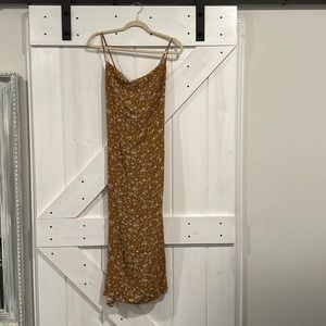 Women’s summer dress worn once. Drapery front criss cross back no flaws. EUC!